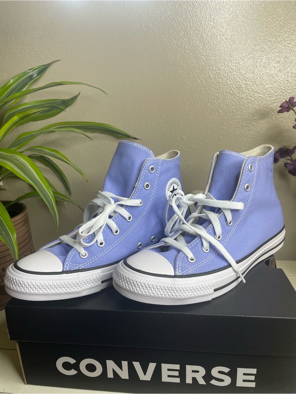 Unisex Converse Chuck Taylor All Star high tops. Sneakers size 7 NEW